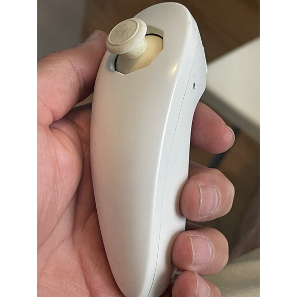 Official OEM White Nintendo nunchuck for Nintendo Wii - Picture 1 of 4